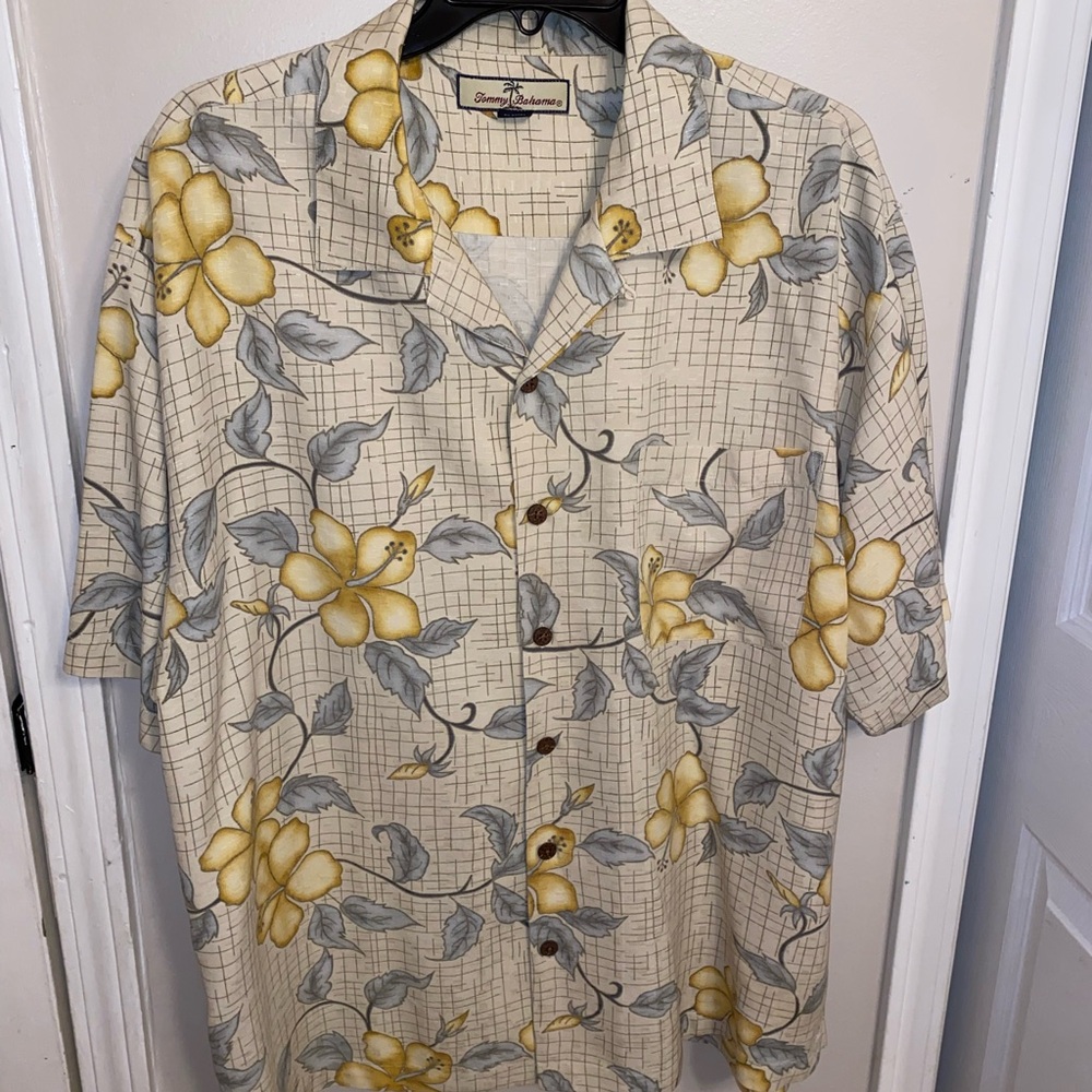 Tommy Bahama Men's Floral Shirt - Yellow and Gray 100% silk size XL
